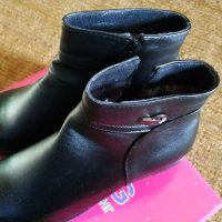 Дамски зимни обувки с подплата, снимка 1 - Дамски боти - 34747344
