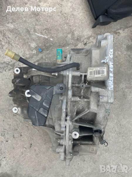 Ръчна скоростна кутия JT4002, 320107559R от  Dacia Duster 1.0 Tce 100 HMMT, 6 ск., двигател H4D480, снимка 1