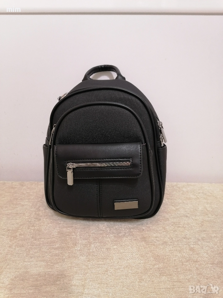 Черна кожена раница , снимка 1