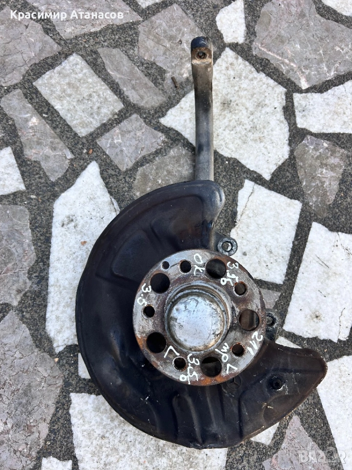 Шенкел главина преден ляв  за Мерцедес Е-класа W211. Бензин 3.5, снимка 1