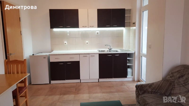 Давам апартамент до Стадиона под наем, 2 спални, 2 бани, хол с кухня, снимка 1