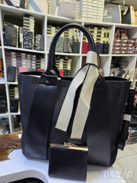 Дамска чанта с идеална вместимост и елегантен дизайн с включено портмоне, снимка 1