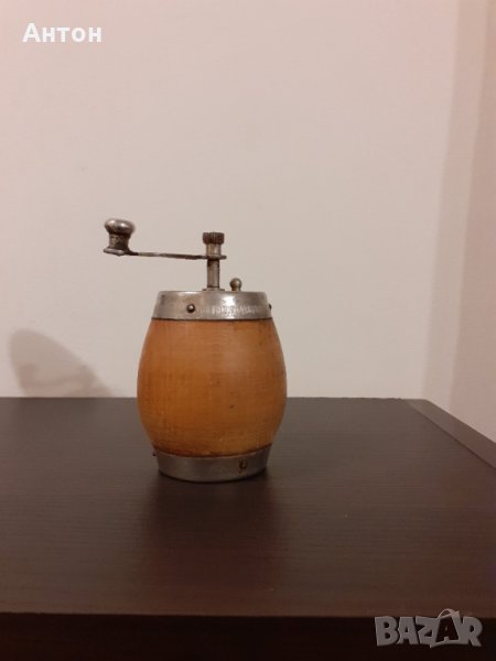 Стара мелничка за черен пипер., снимка 1