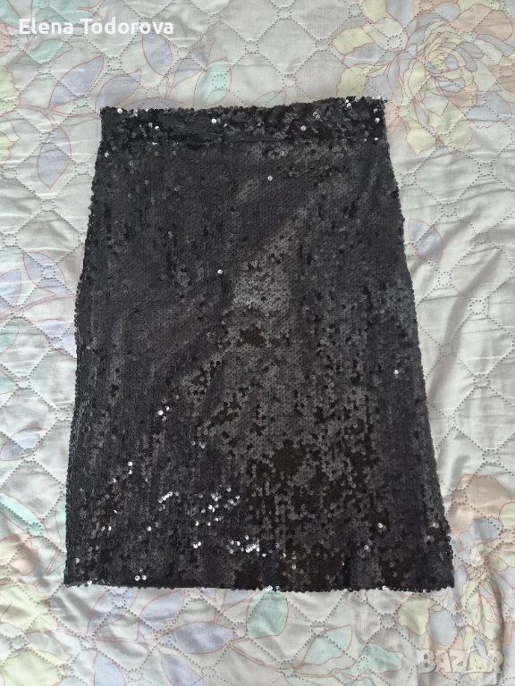 Черна пола с пайети, снимка 1