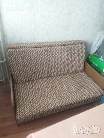 Компактен малък диван с функция сън , снимка 2 - Дивани и мека мебел - 43746741