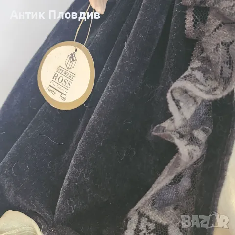 Порцеланова кукла “Vanity Fair” – Stewart Ross Fine Collectibles, снимка 4 - Колекции - 49930827