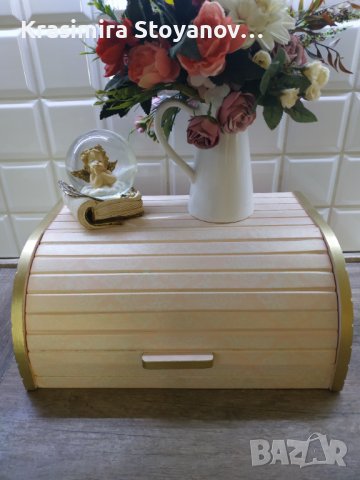Декорирана дървена кутия за хляб 