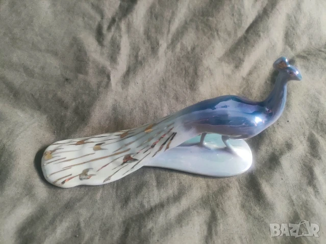 Продавам Продавам порцеланов пепелник Баба Вида и порцеланов фигурка паун, снимка 12 - Фигурки - 50744744