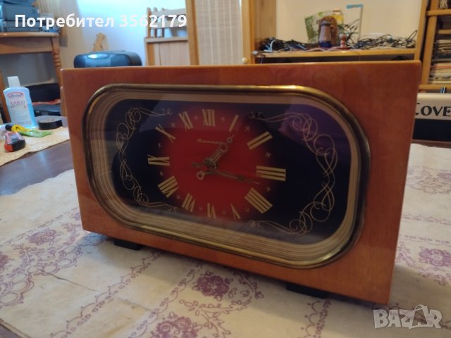 Руски часовник Янтар, снимка 4 - Антикварни и старинни предмети - 43927750