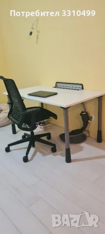 Професионално бяло офис бюро Kinnarps с панел 140/80 см 