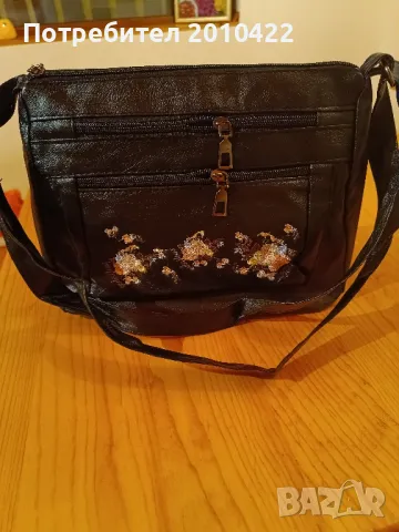 Малка дамска чанта с бродерия, размери 26/20/11 см