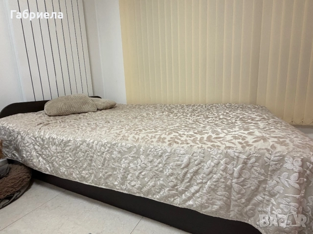 Спалня с допълнителен топ матрак 