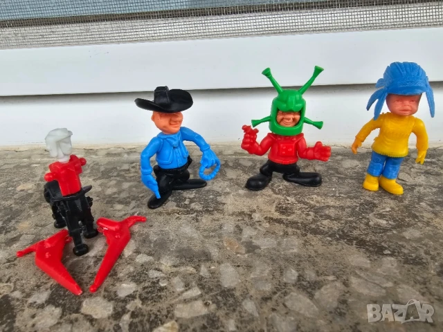 киндер стари играчки от шоколадови яйца 