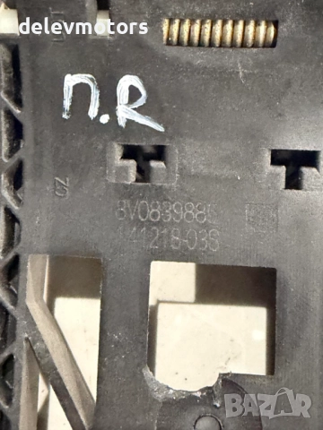 8V0839885 основа за предна дясна дръжка от Audi A3 1.0 TFSI, двигател CHZ, ск. кутия DSG 7 S-tronic , снимка 3 - Части - 52691747