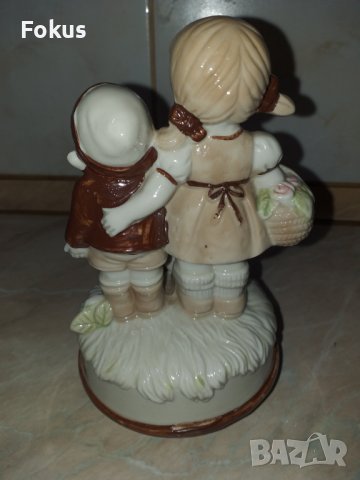 Страхотна красива статуетка момче и момиче - свиреща, снимка 3 - Антикварни и старинни предмети - 43490714