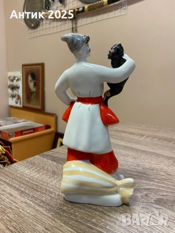 Козак Вакула с дявола — порцеланова фигурка на Киевския ЕКХЗ, снимка 2 - Антикварни и старинни предмети - 51942801