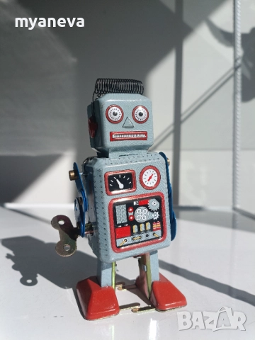 Робот, тенекиена играчка, навива се с ключ и се движи. , снимка 2 - Образователни игри - 51537674