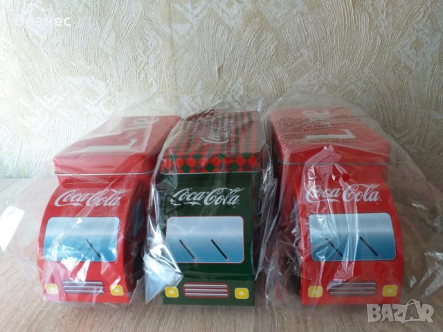 Големи метални кутии на coca-cola