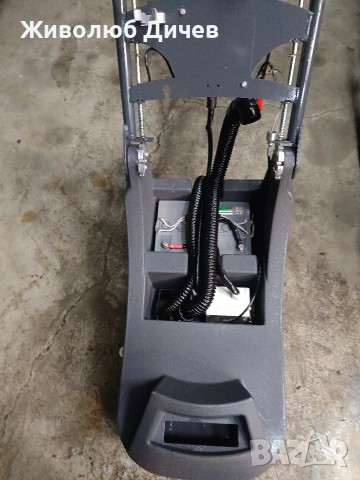 Акумулаторна подопочистваща машина , снимка 8 - Други машини и части - 52763332