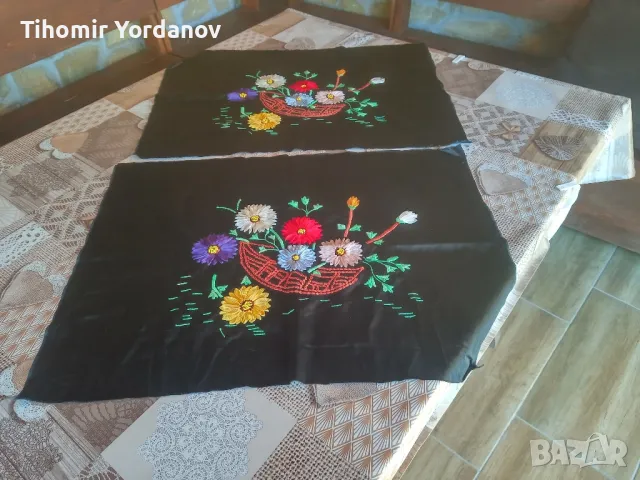 Бродирана калъфка за възглавница - 2 броя., снимка 4 - Антикварни и старинни предмети - 47589470