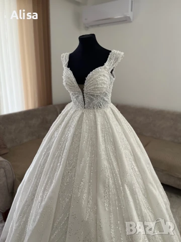 Булчинска рокля тип роял с камъни и мъниста