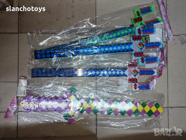 Меч, пистолет или брадва на Майнкрафт, снимка 4 - Играчки за стая - 47688738