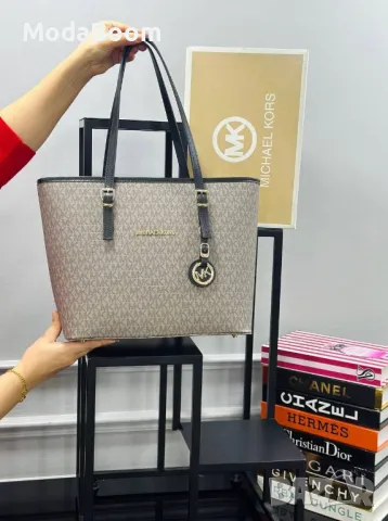 Michael Kors дамски чанти Различни цветове , снимка 10 - Чанти - 48885615