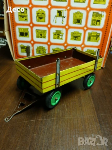 Стара тенекиена играчка ремарке KDN Чехословакия.