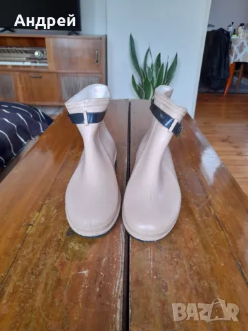 Стари дамски гумени ботуши,боти