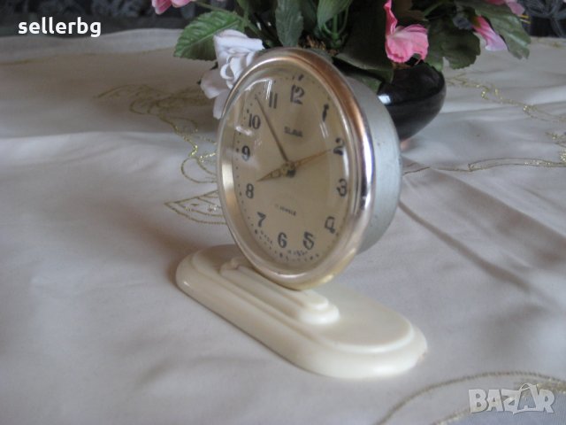 Старинен будилник СЛАВА овал сребрист - работещ - антика от времето на СССР, снимка 2 - Други ценни предмети - 32669009