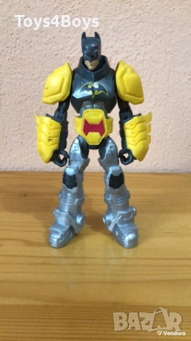 Action Figure Mattel 2011 Batman DC Comics Yellow Armor