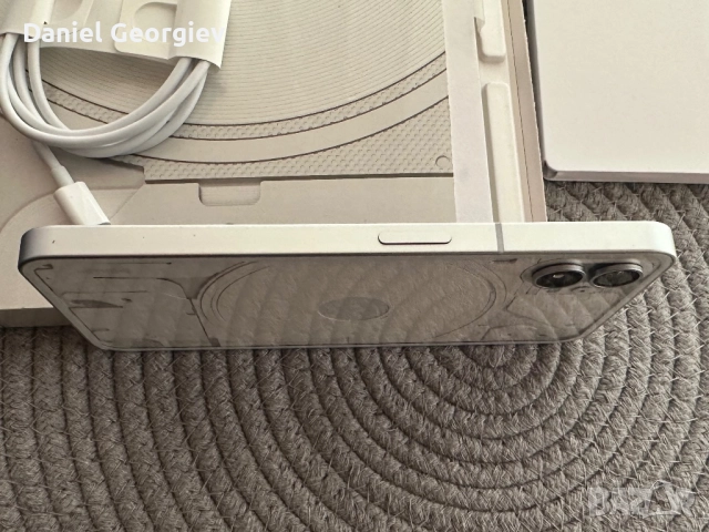 Nothing Phone 1 БЯЛ 256GB 8+2 GB RAM ДВЕ СИМ КАРТИ, снимка 4 - Други - 52561895