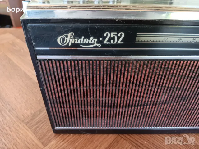 VEF Spidola 252 радио, снимка 2 - Радиокасетофони, транзистори - 49969429