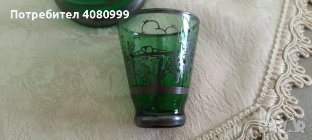 Венецианска карафа рисувана със сребро и три чашки, снимка 9 - Антикварни и старинни предмети - 51938860