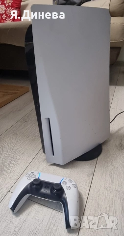 PS5 конзола с проблем и джойстик
