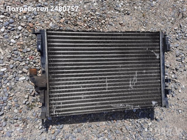 Воден радиатор с вентилационна перка за Дачия Логан, снимка 2 - Части - 32886191