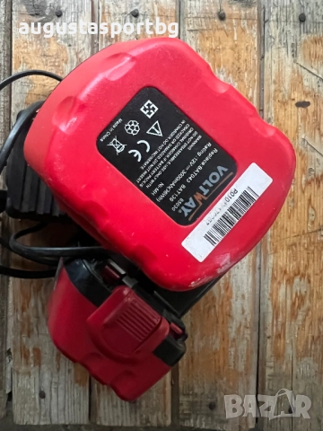 Продавам две батерии за БОШ с зарядно. Работещи.