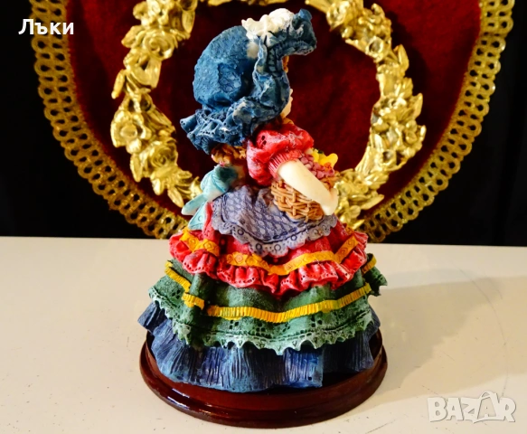 Порцеланова статуетка Дама с кошничка. , снимка 3 - Статуетки - 53574272