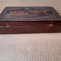 Стара дървена рисувана и пирографирана кутия, снимка 6 - Антикварни и старинни предмети - 37671532