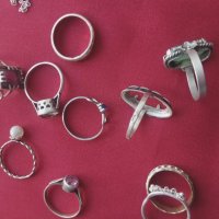 Продавам стари пръстени ,обици , ланчета..., снимка 5 - Пръстени - 28544380