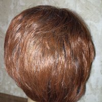 Качествена къса перука с бретон кестеняво с червеникав оттенък , снимка 4 - Аксесоари за коса - 42998561