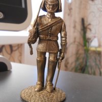 стара бронзова статуетка - войник, снимка 1 - Колекции - 40010369