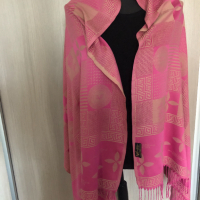 Versace шал в розово 100% оригинал, снимка 5 - Шалове - 36392072