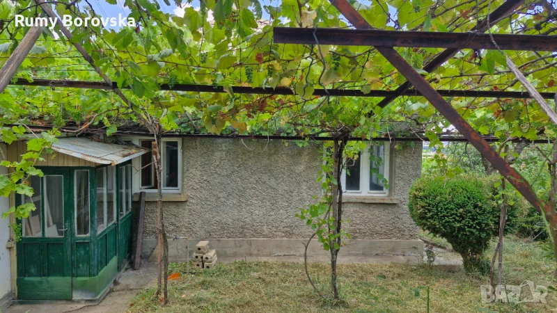 Къща с голям двор, работилница и гараж в гр. Омуртаг, снимка 1