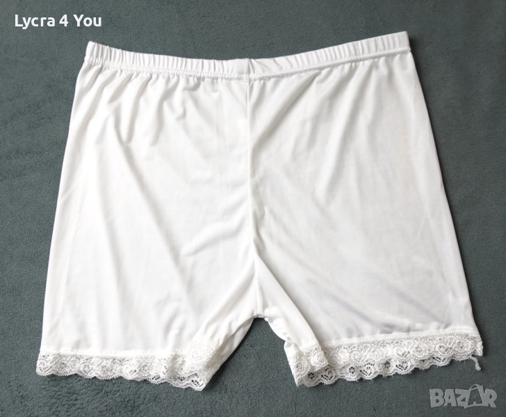 L късо дамско бяло клинче с ликра тип боксер с дантела на крачола, снимка 1