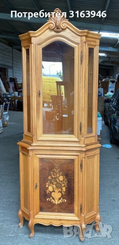 Антикварна ъглова витрина с флорална интарзия, снимка 2 - Секции и витрини - 52234870