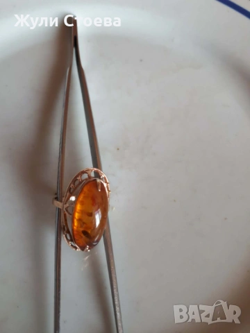 Руски златен пръстен с естествен кехлибар