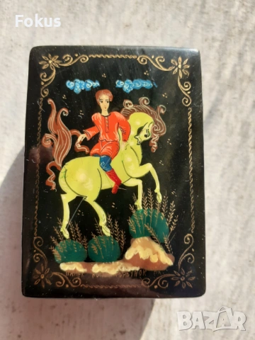 Стара руска лакова кутийка кутия папие маше ръчно рисувана