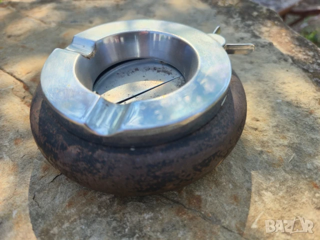 Марков Метален Пепелник , снимка 2 - Антикварни и старинни предмети - 51357799