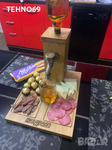 Дървен диспенсър за алкохол с масивна дъска за мезета Три модела Материал Бук, снимка 5 - Други - 44594812